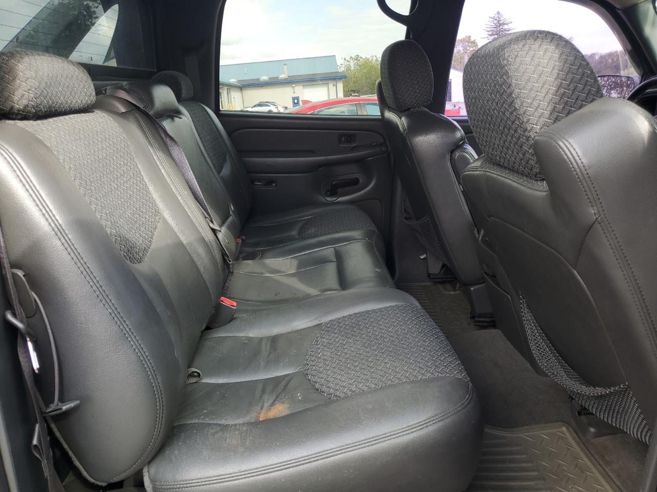 2004 Chevrolet Avalanche - Image 10