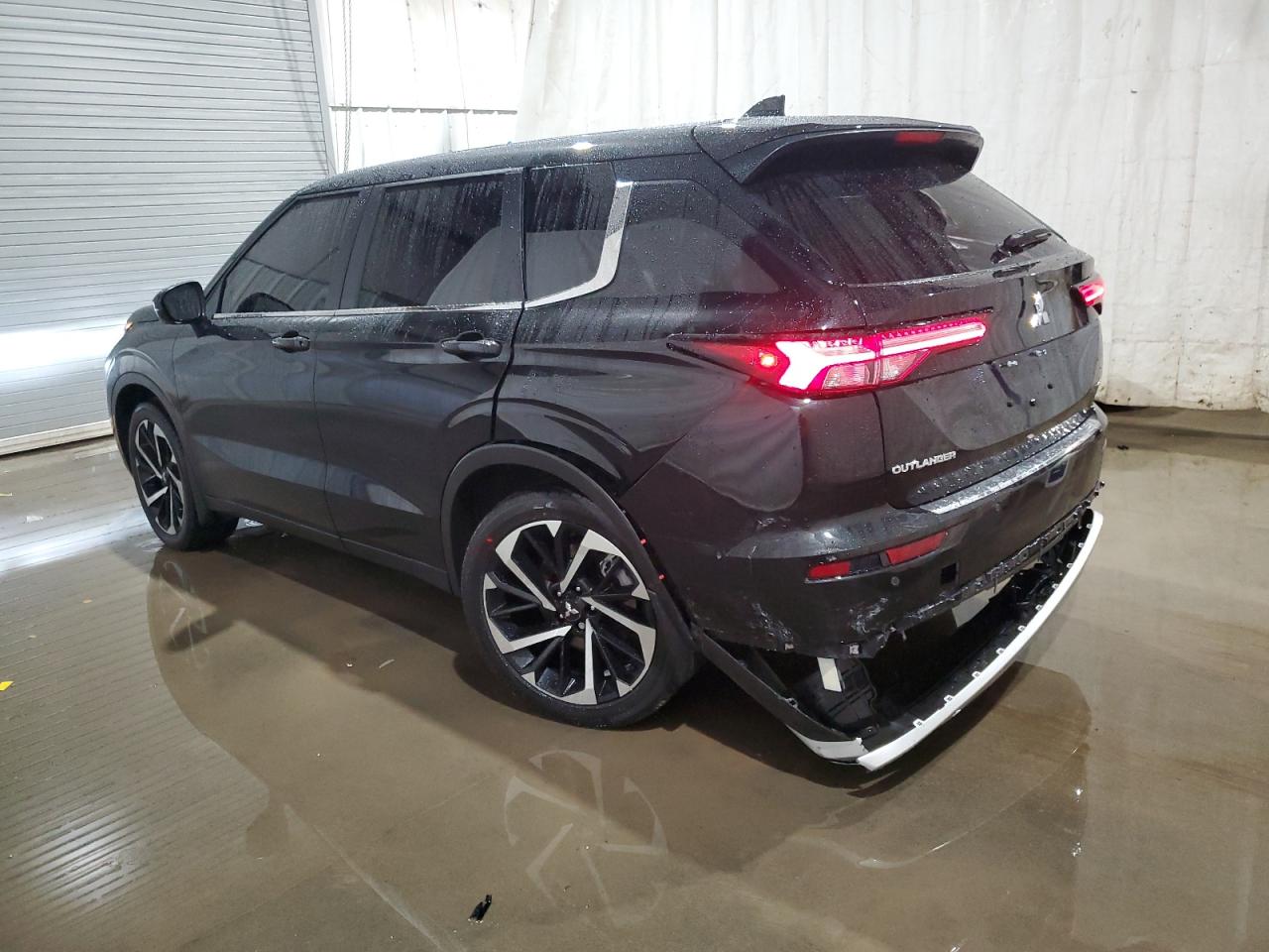 2024 Mitsubishi Outlander - Image 2