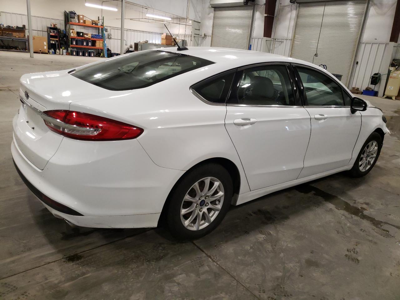 VIN 3FA6P0G7XJR240768 2018 FORD FUSION no.3