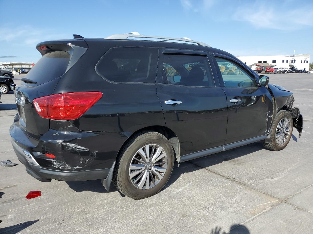 2019 Nissan Pathfinder - Image 3