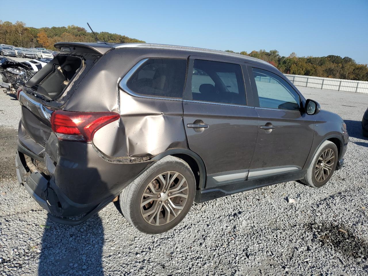 2016 Mitsubishi Outlander - Image 3