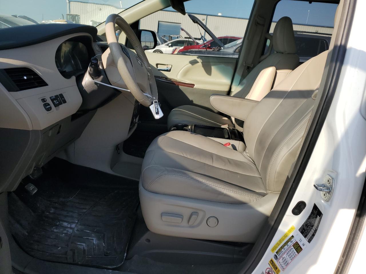 2011 Toyota Sienna - Image 7