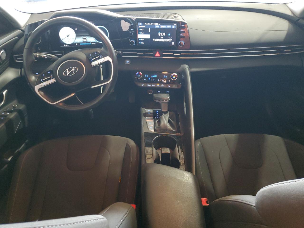 2022 Hyundai Elantra - Image 8