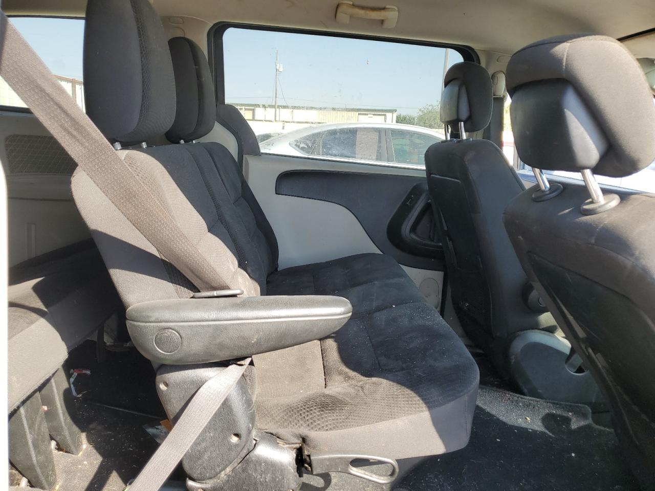 2017 Dodge Caravan - Image 11
