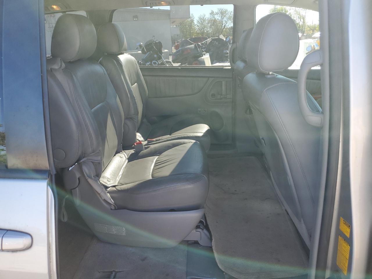 2007 Toyota Sienna - Image 11