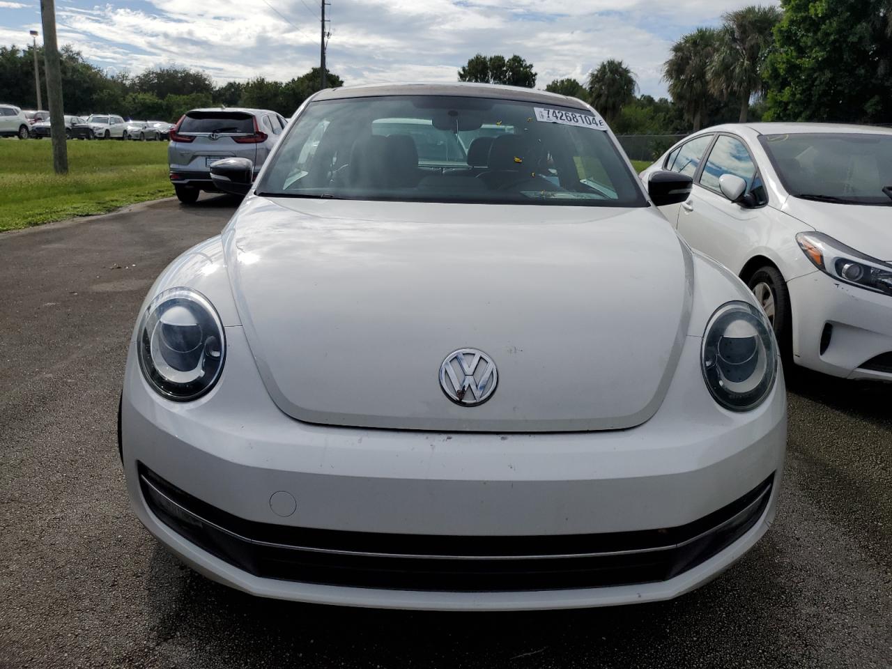 2012 Volkswagen Beetle - Image 5