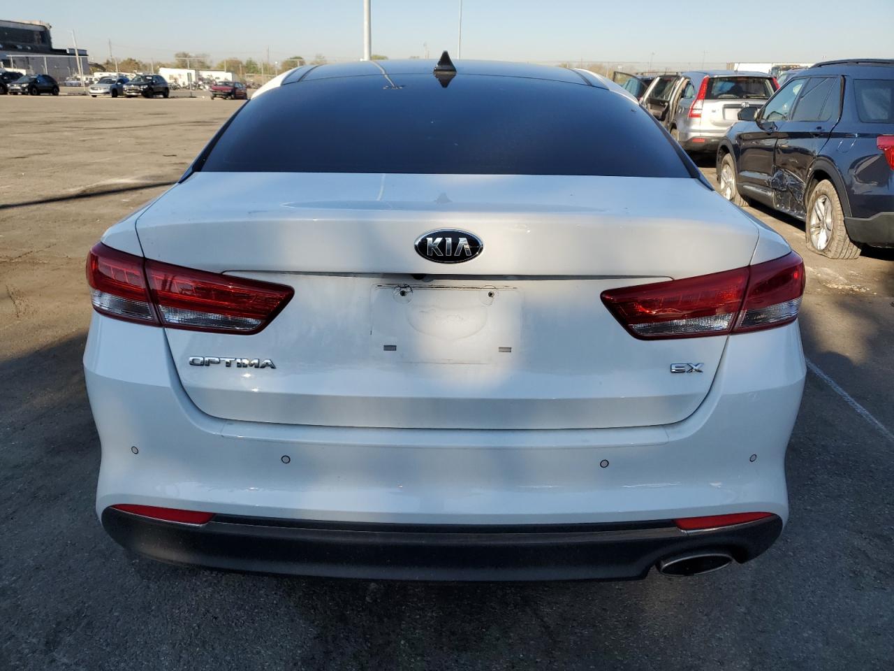 2016 Kia Optima Ex VIN: 5XXGU4L33GG010563 Lot: 76730774