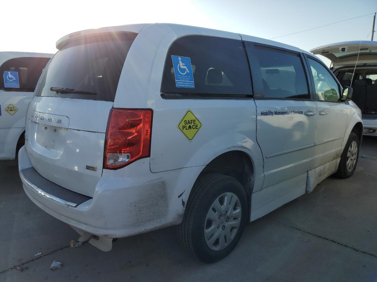 2017 Dodge Caravan - Image 3