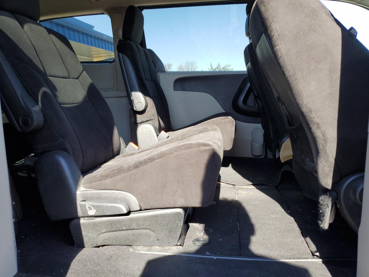 2014 Dodge Caravan - Image 11