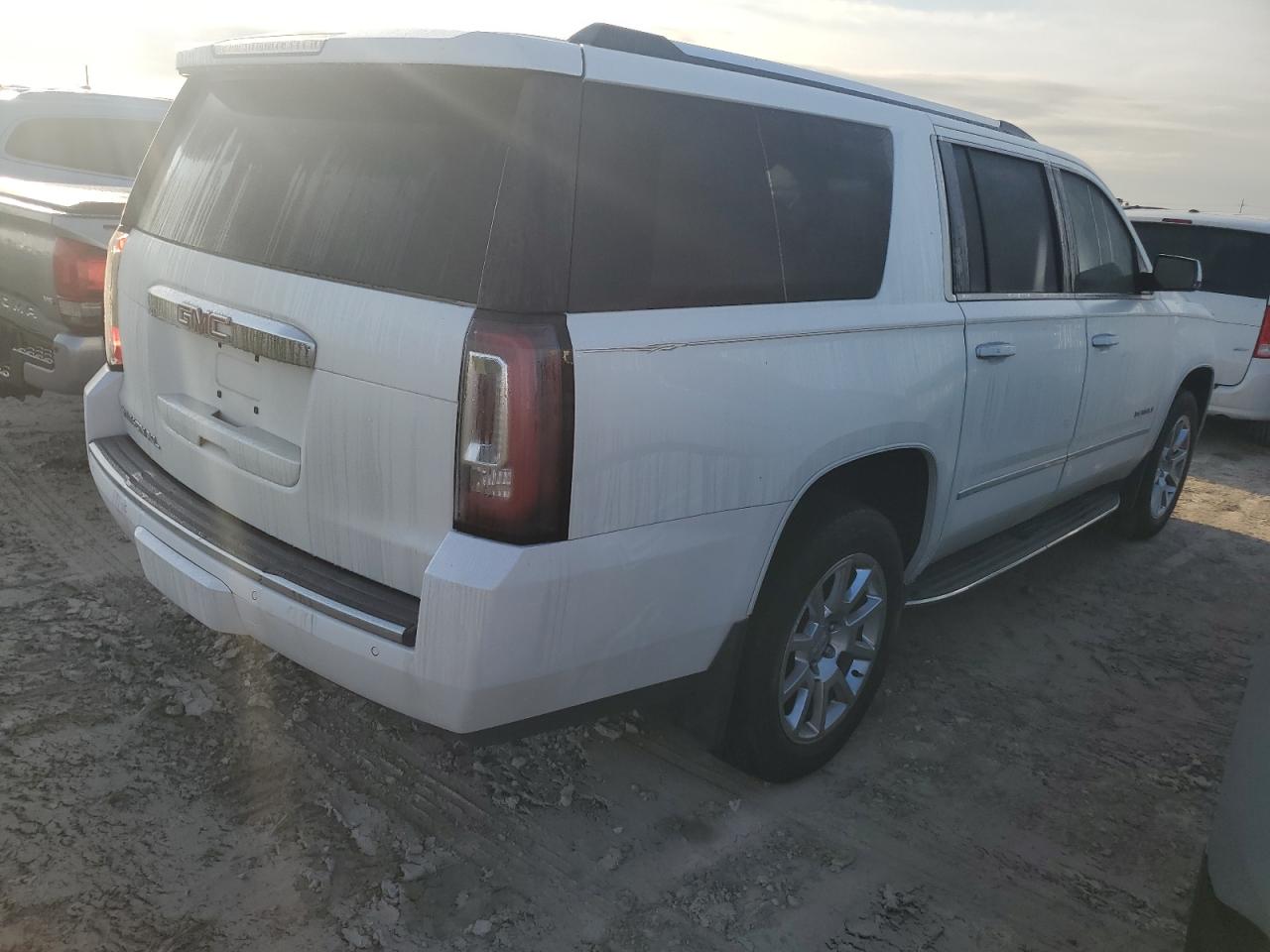 2019 GMC Yukon - Image 3