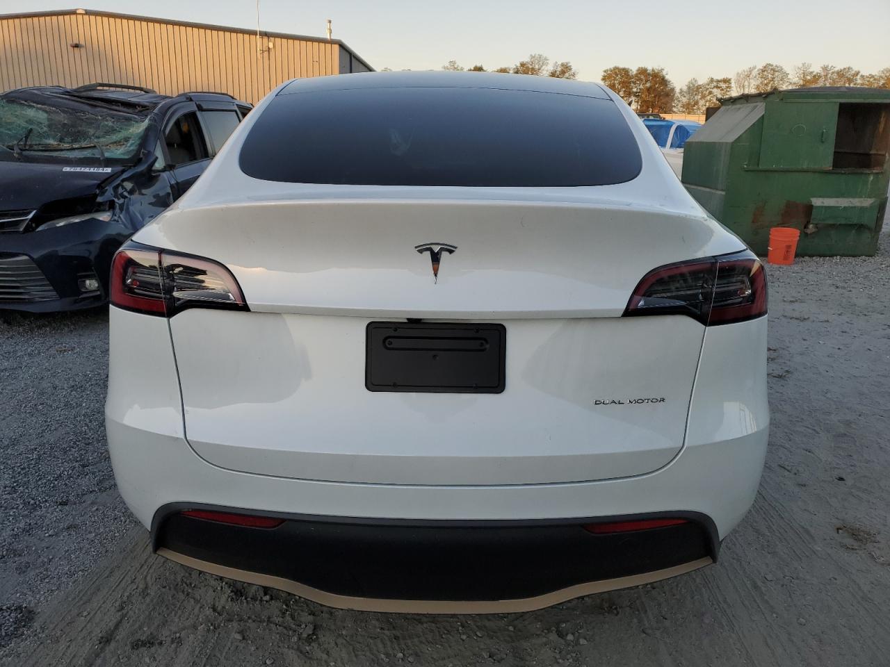 2024 Tesla Model Y VIN: 7SAYGAEE7RF091388 Lot: 76105054