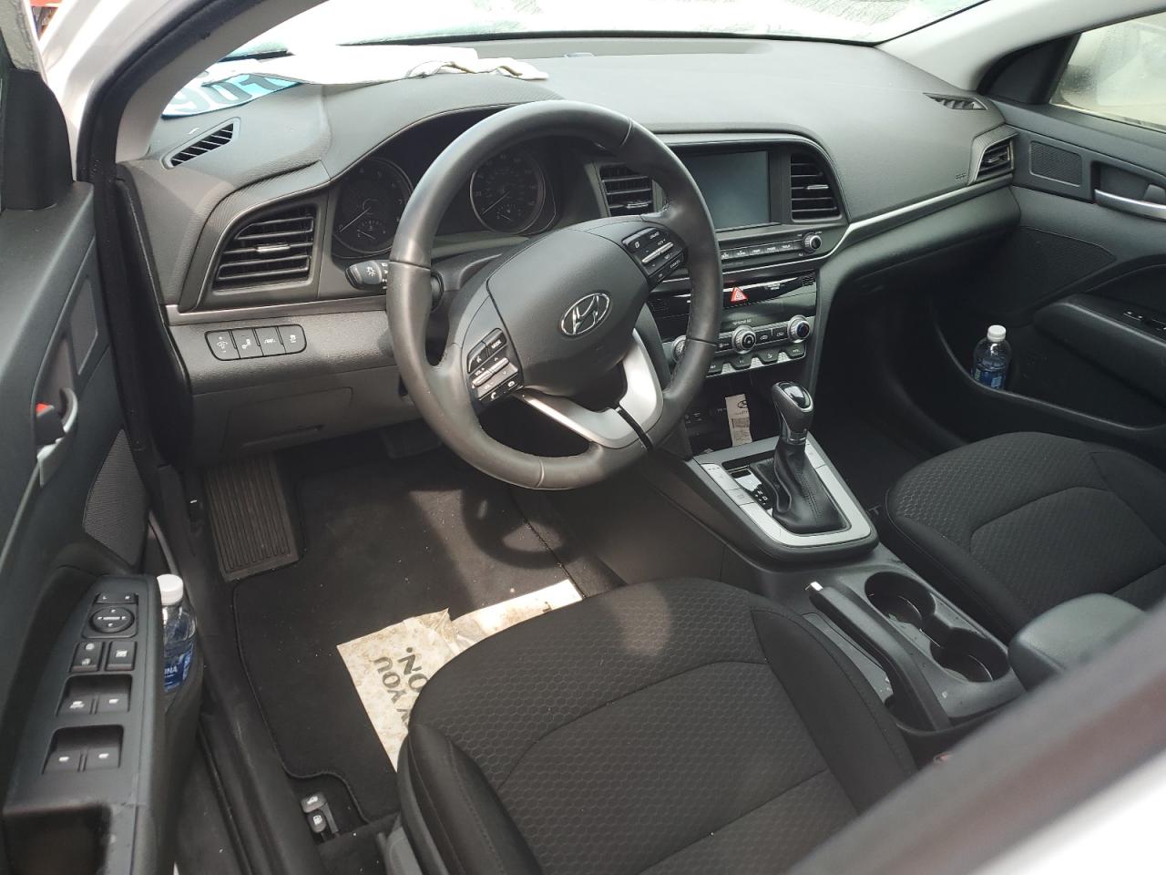 2020 Hyundai Elantra - Image 8