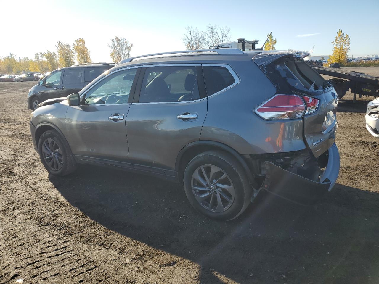 2016 Nissan Rogue - Image 2