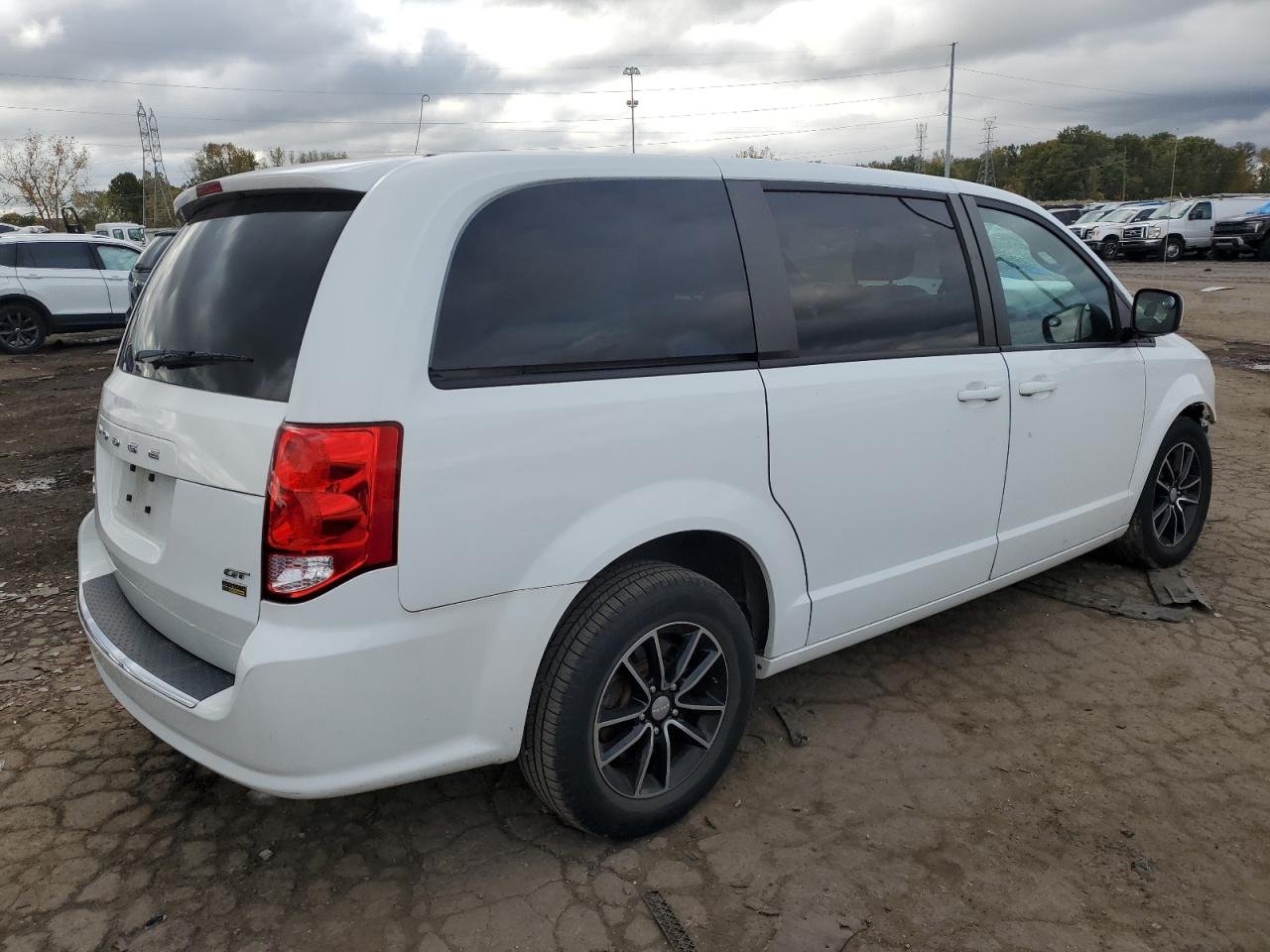 2018 Dodge Caravan - Image 3