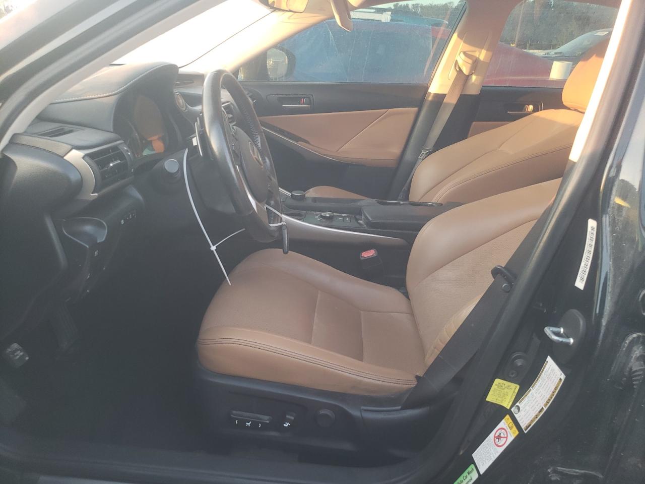 2018 Lexus IS - Image 7