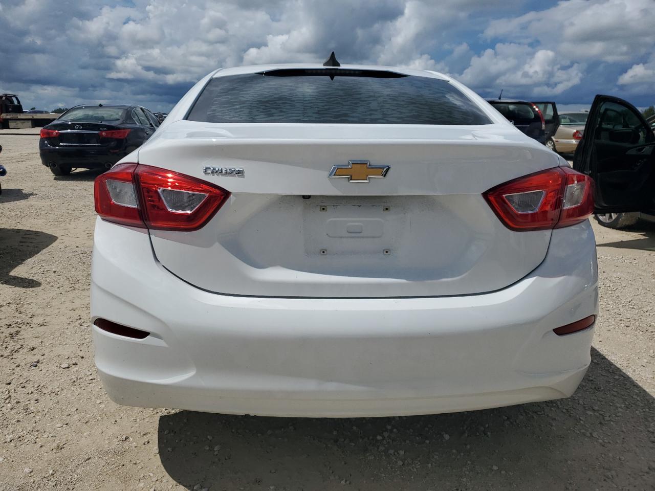 2018 Chevrolet Cruze Ls VIN: 1G1BC5SM1J7138015 Lot: 73798484