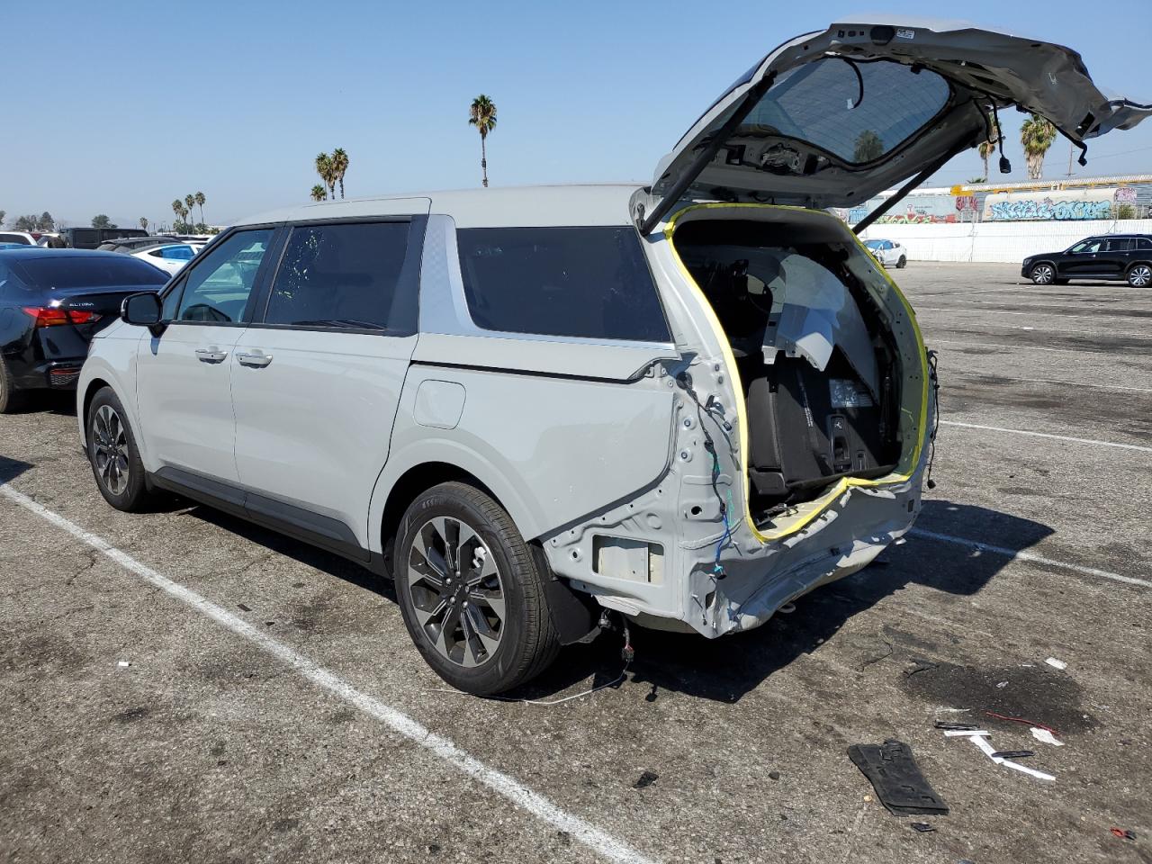 2024 Kia Carnival - Image 2