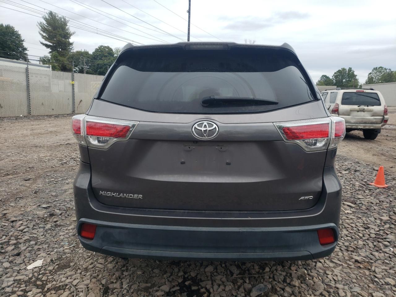 2016 Toyota Highlander Le VIN: 5TDBKRFH8GS245902 Lot: 73221254