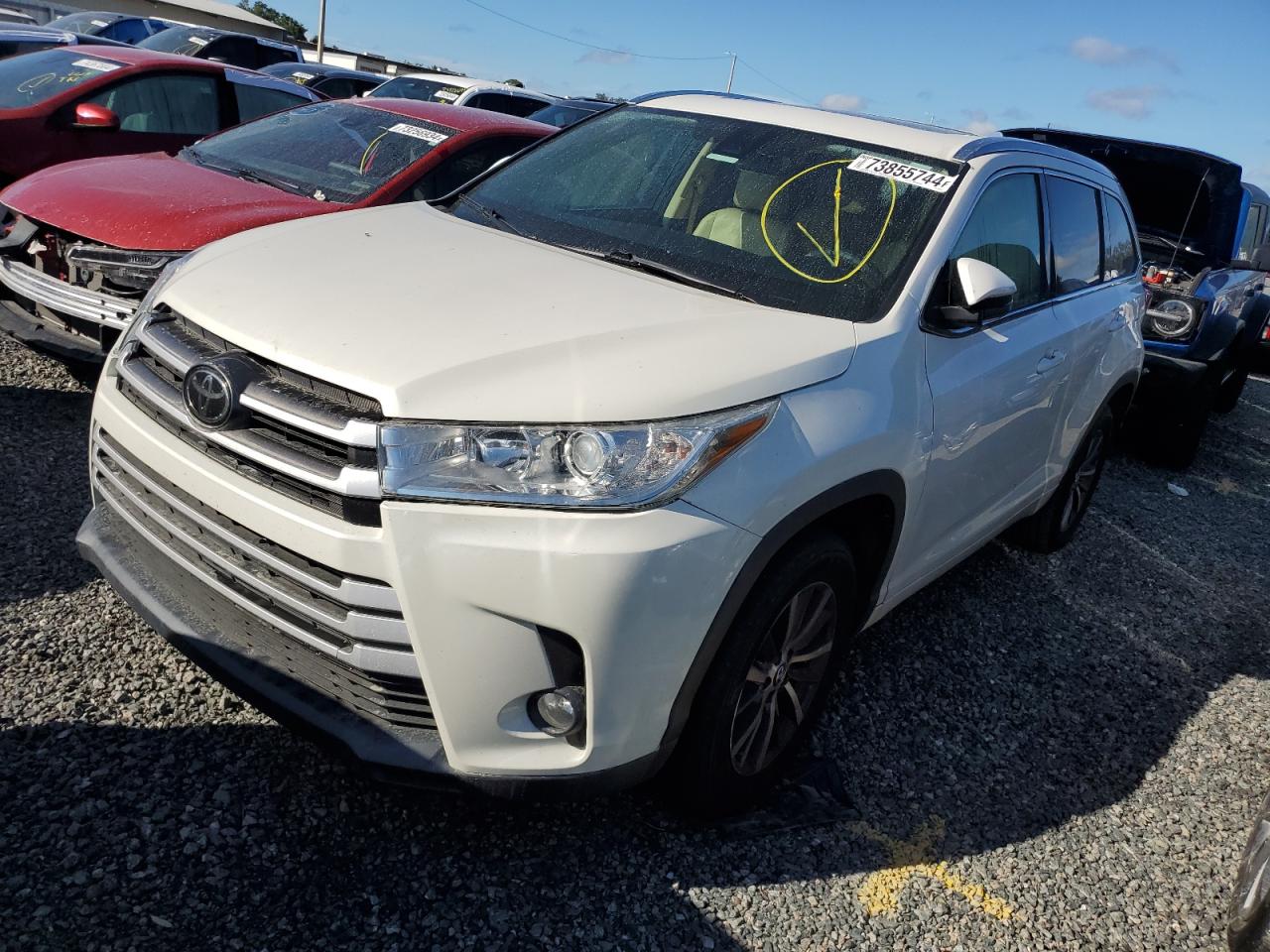 5TDKZRFH7HS523427 2017 TOYOTA HIGHLANDER - Image 1