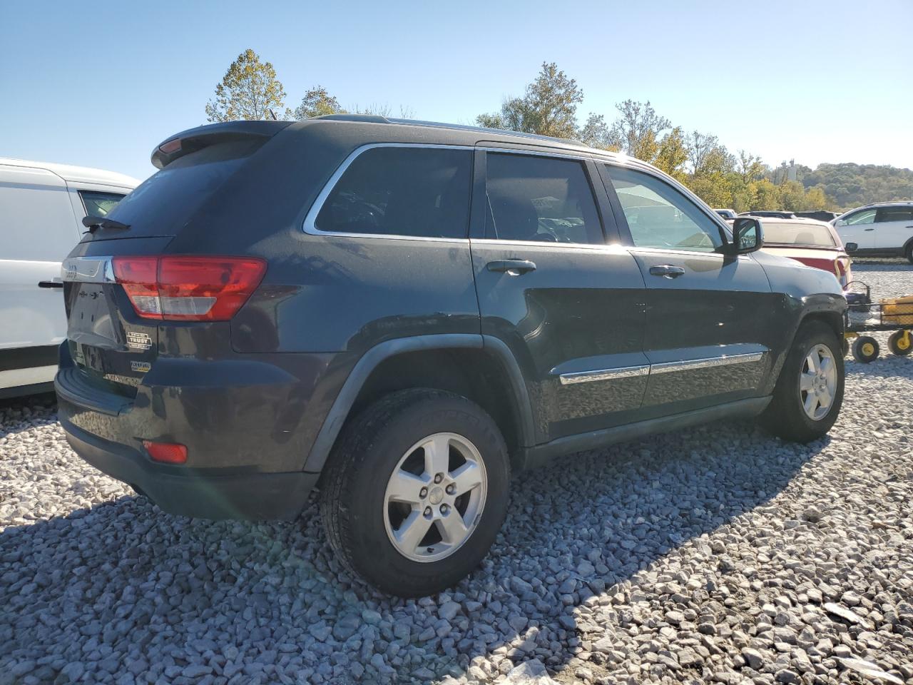 2011 Jeep Grand Cherokee - Image 3
