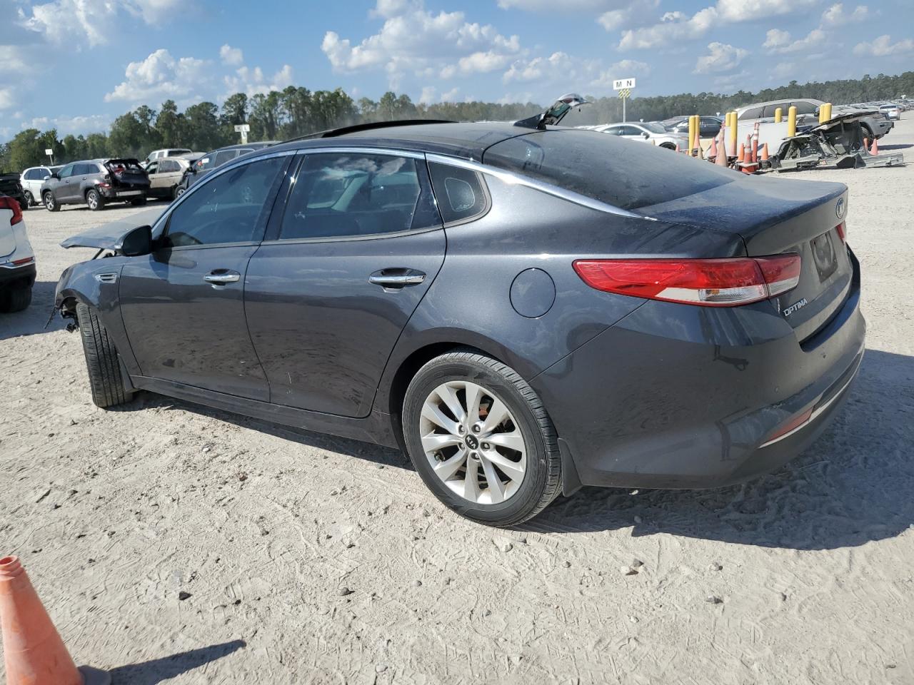 VIN 5XXGU4L38HG134491 2017 KIA OPTIMA no.2