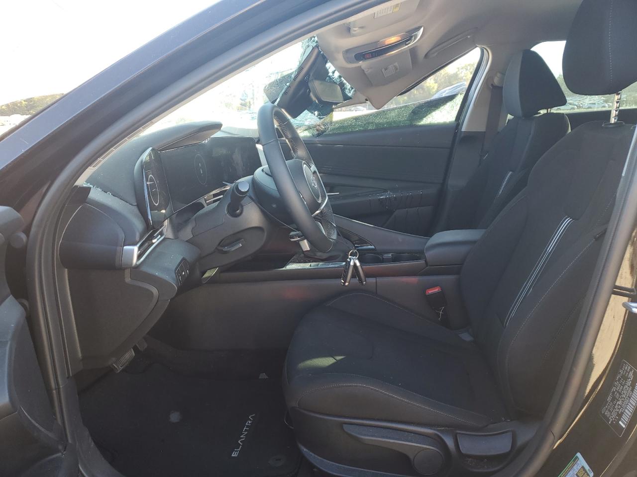 2023 Hyundai Elantra - Image 7