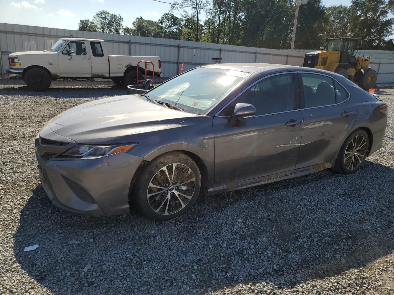 4T1B11HK2JU110250 2018 TOYOTA CAMRY - Image 1