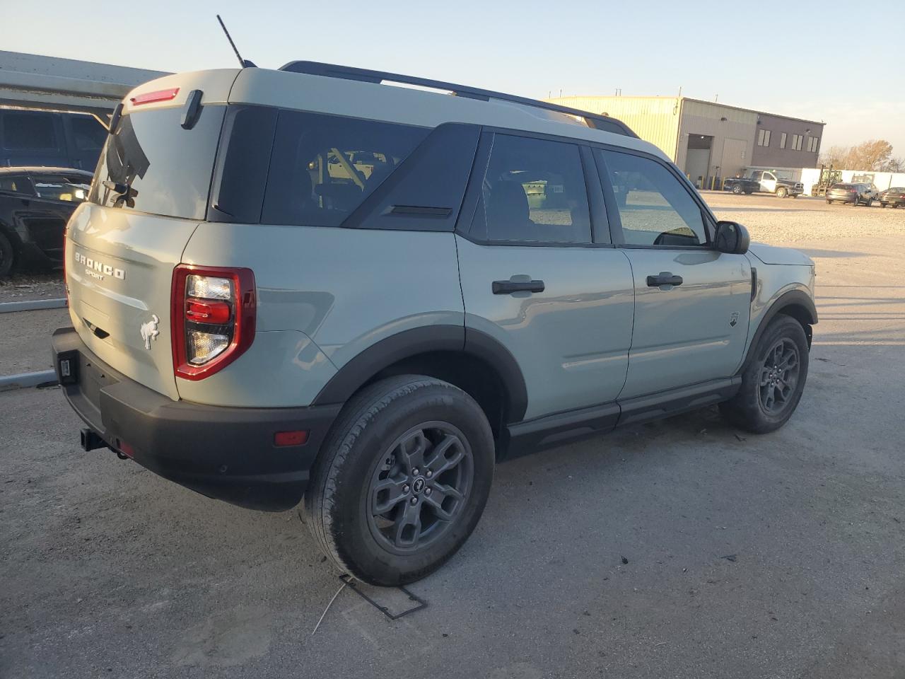 2023 Ford Bronco - Image 3