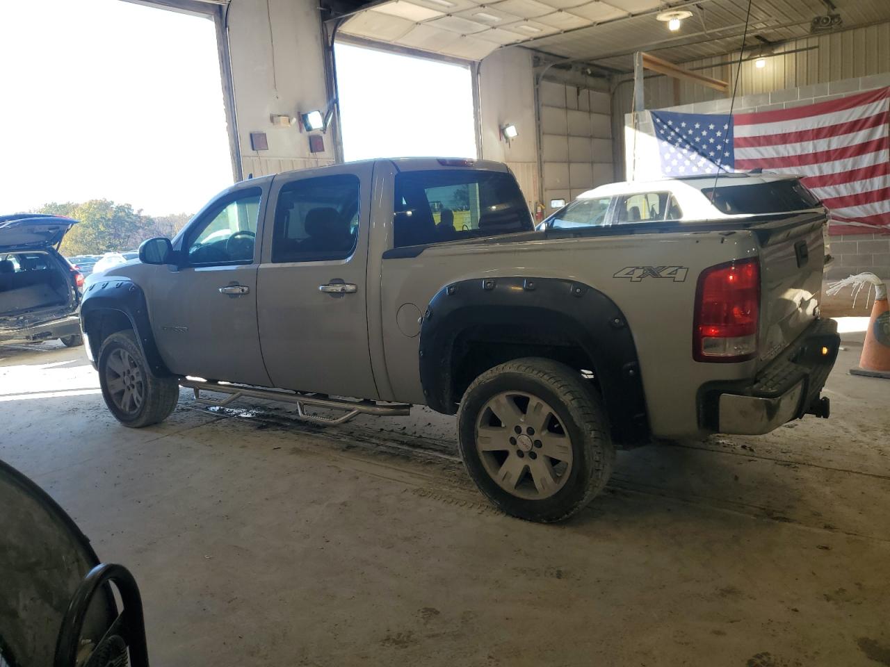 2007 GMC Sierra - Image 2
