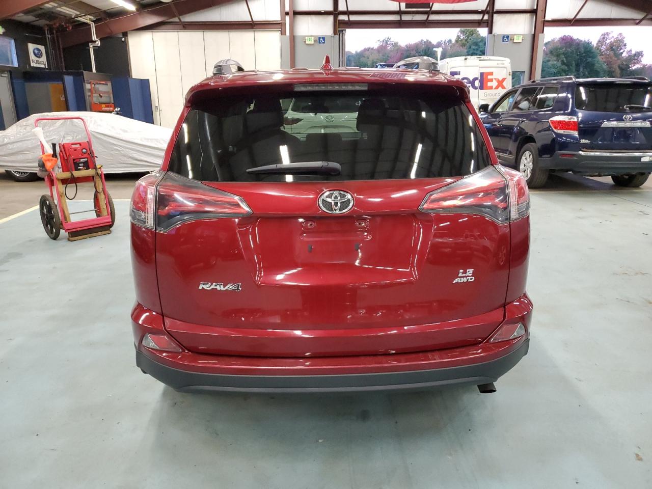 2T3BFREV5JW769123 2018 Toyota Rav4 Le