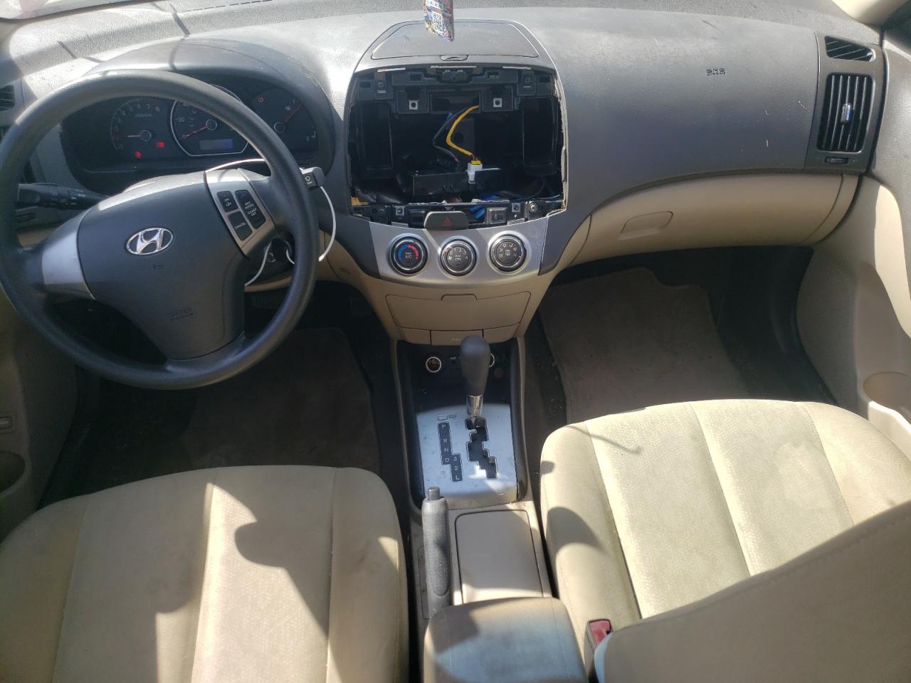 2010 Hyundai Elantra - Image 8