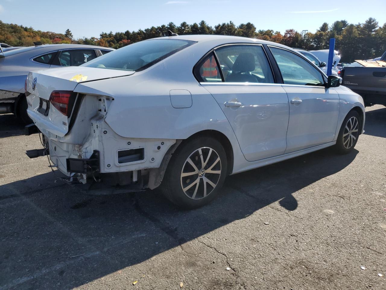 2017 Volkswagen Jetta - Image 3
