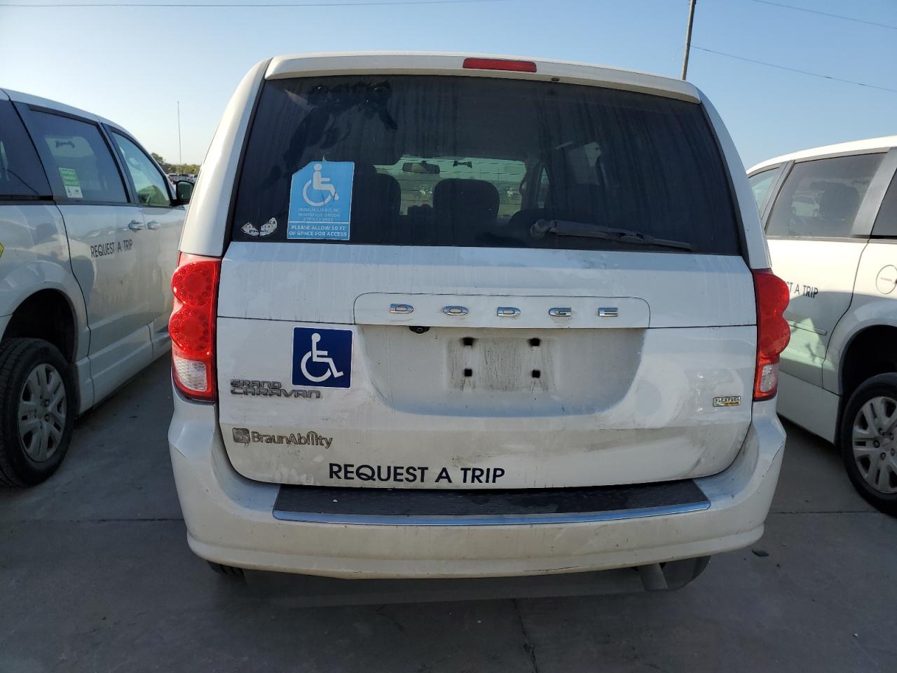 2C4RDGBG5HR768038 2017 Dodge Grand Caravan Se