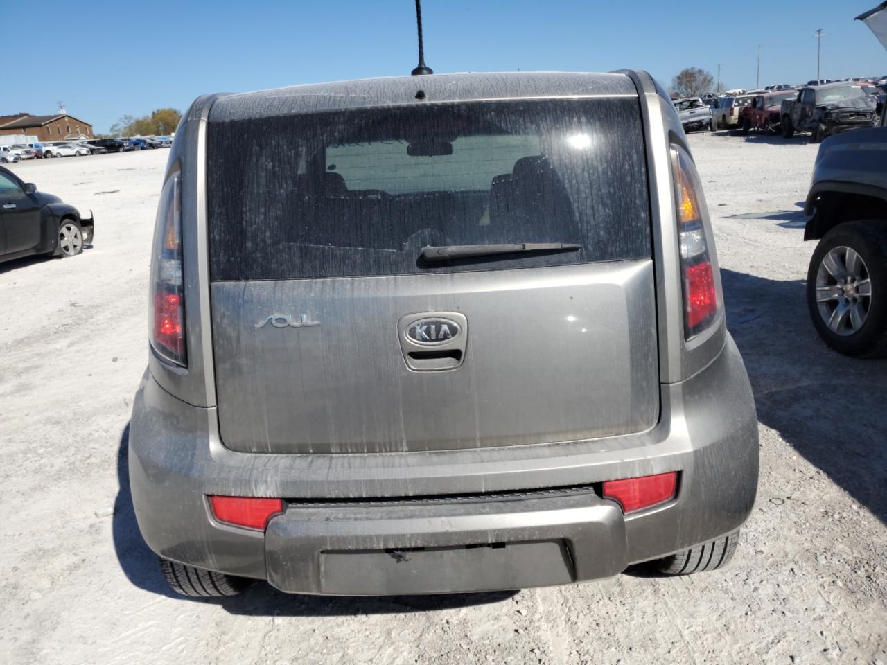 2011 Kia Soul + VIN: KNDJT2A2XB7346445 Lot: 75435764