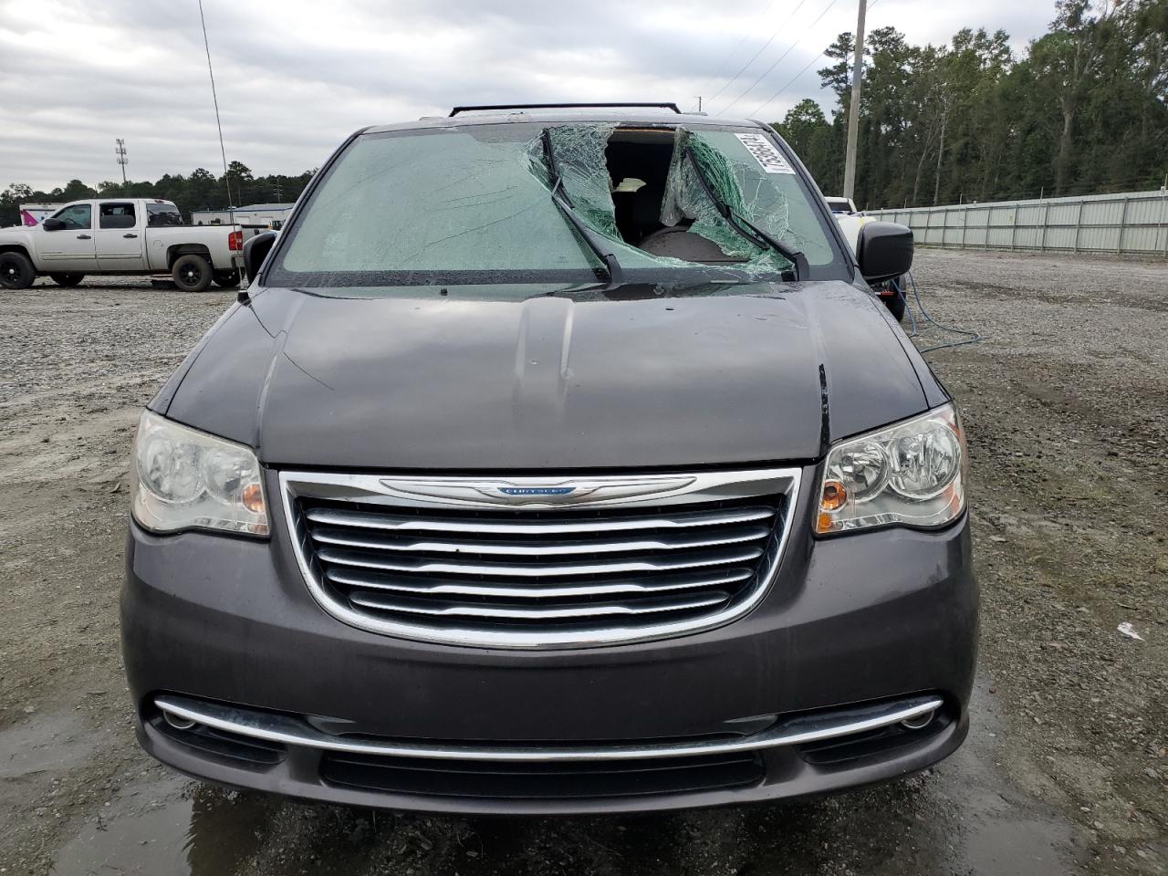 2015 Chrysler Town & Country - Image 5