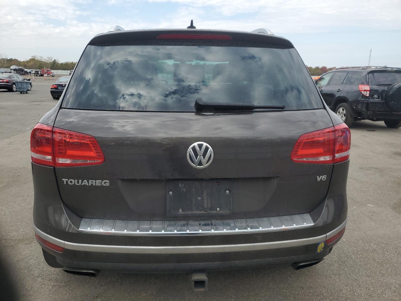 2015 Volkswagen Touareg V6 VIN: WVGEF9BP9FD002829 Lot: 75290454