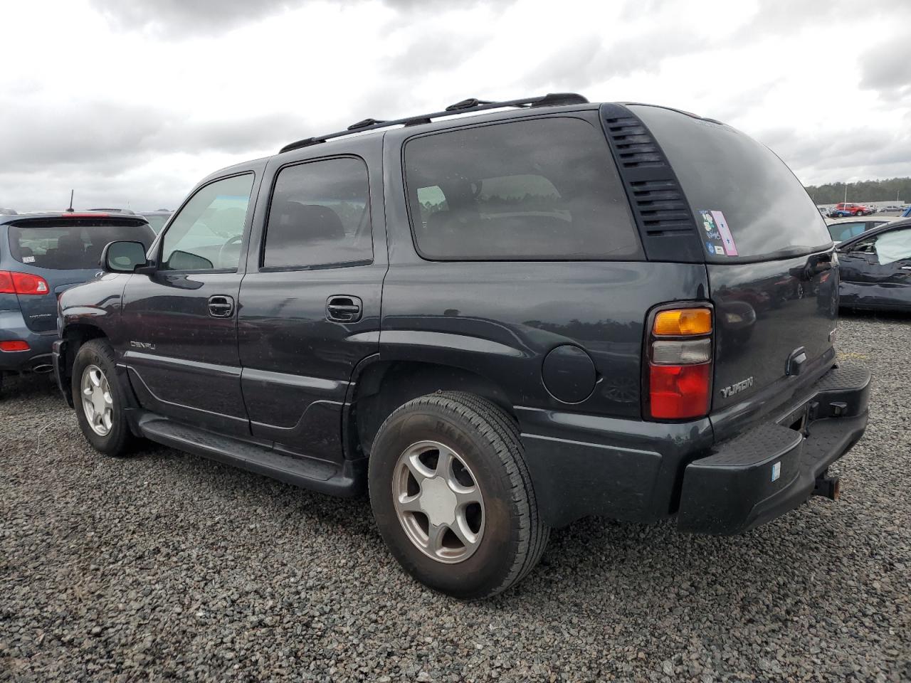 2004 GMC Yukon - Image 2