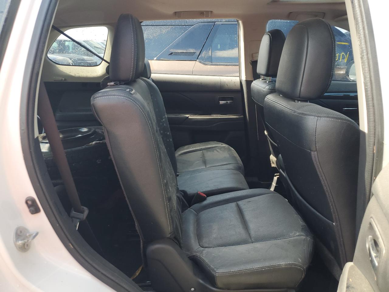 2017 Mitsubishi Outlander - Image 11