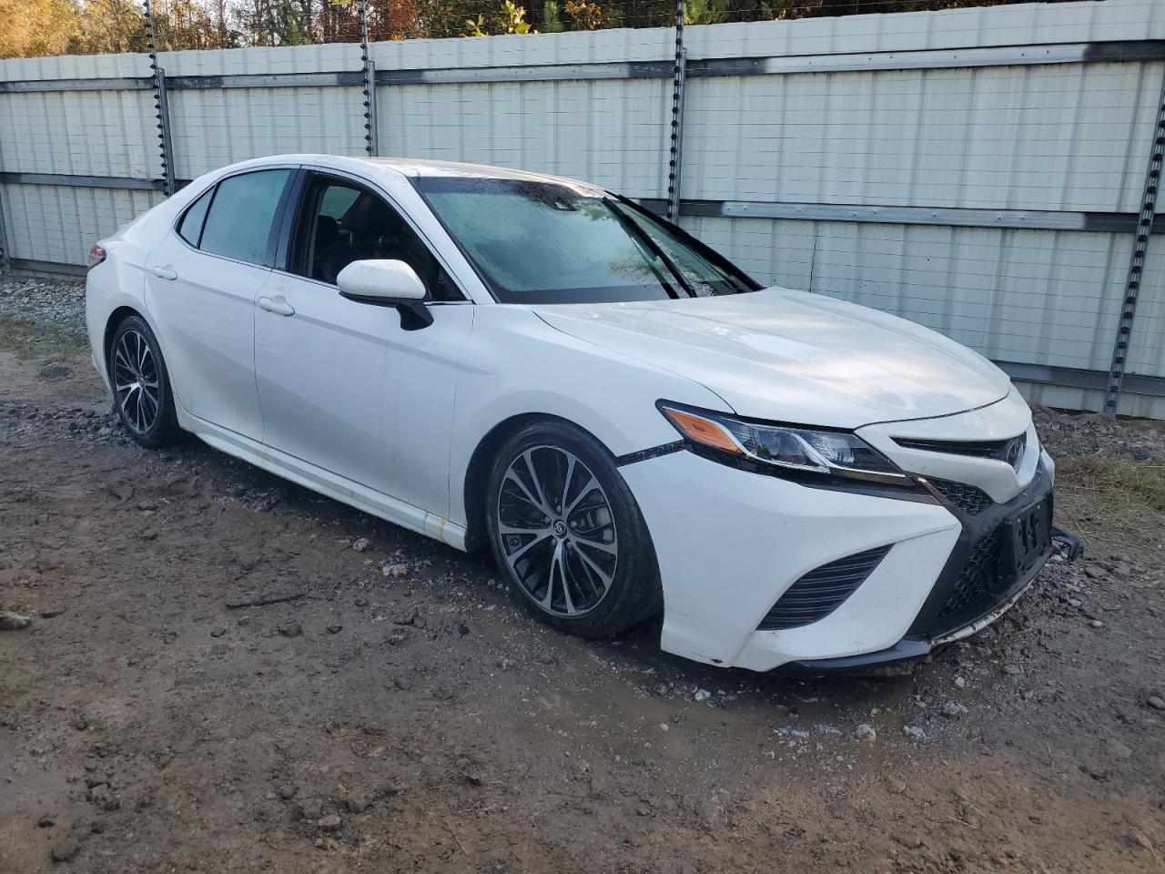 VIN 4T1B11HK5JU596052 2018 TOYOTA CAMRY no.4