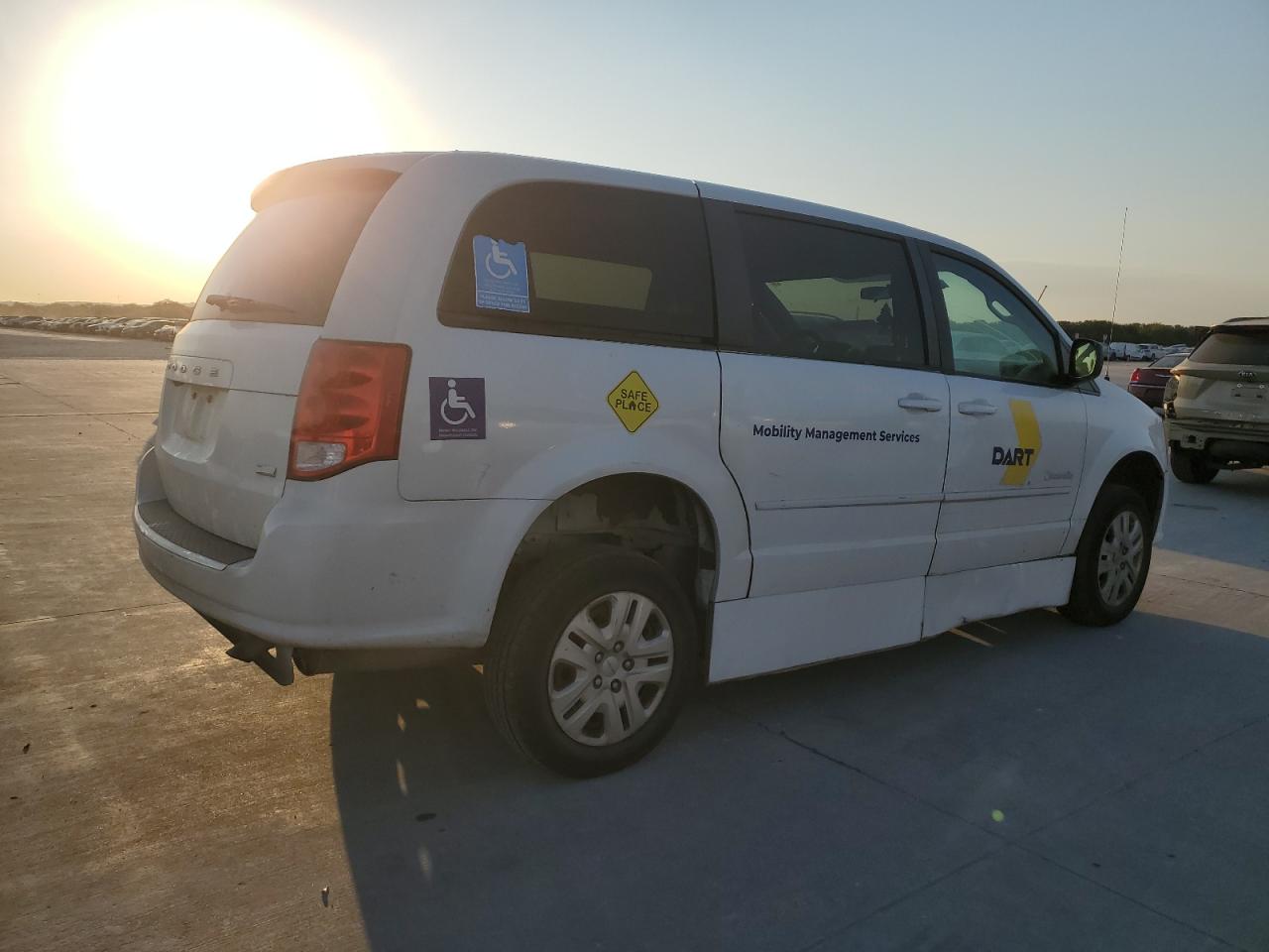 2017 Dodge Caravan - Image 3