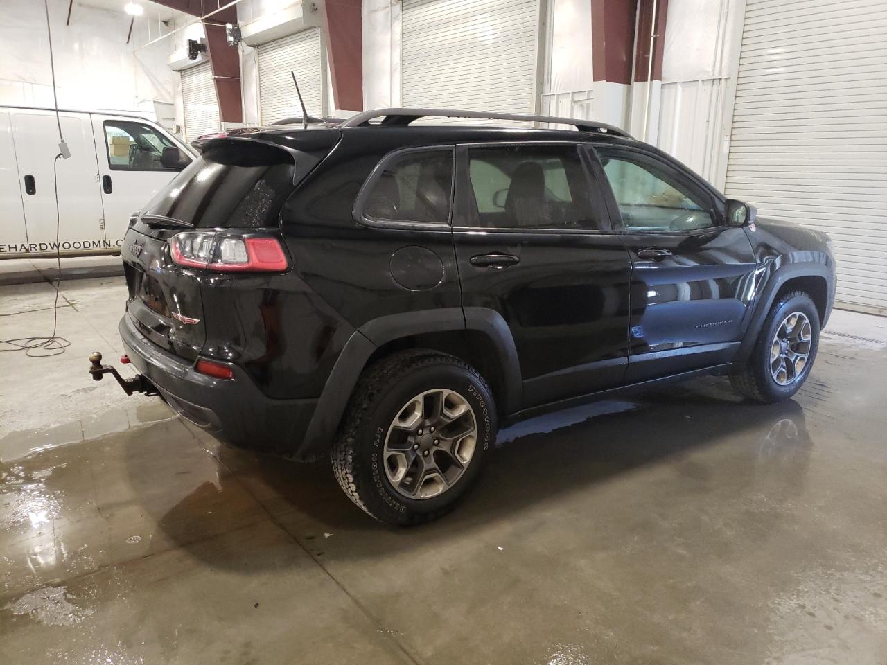 2019 Jeep Cherokee - Image 3