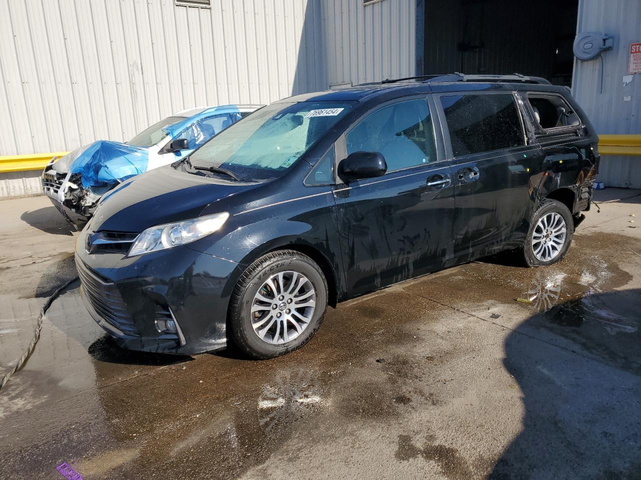 2018 Toyota Sienna - Image 1