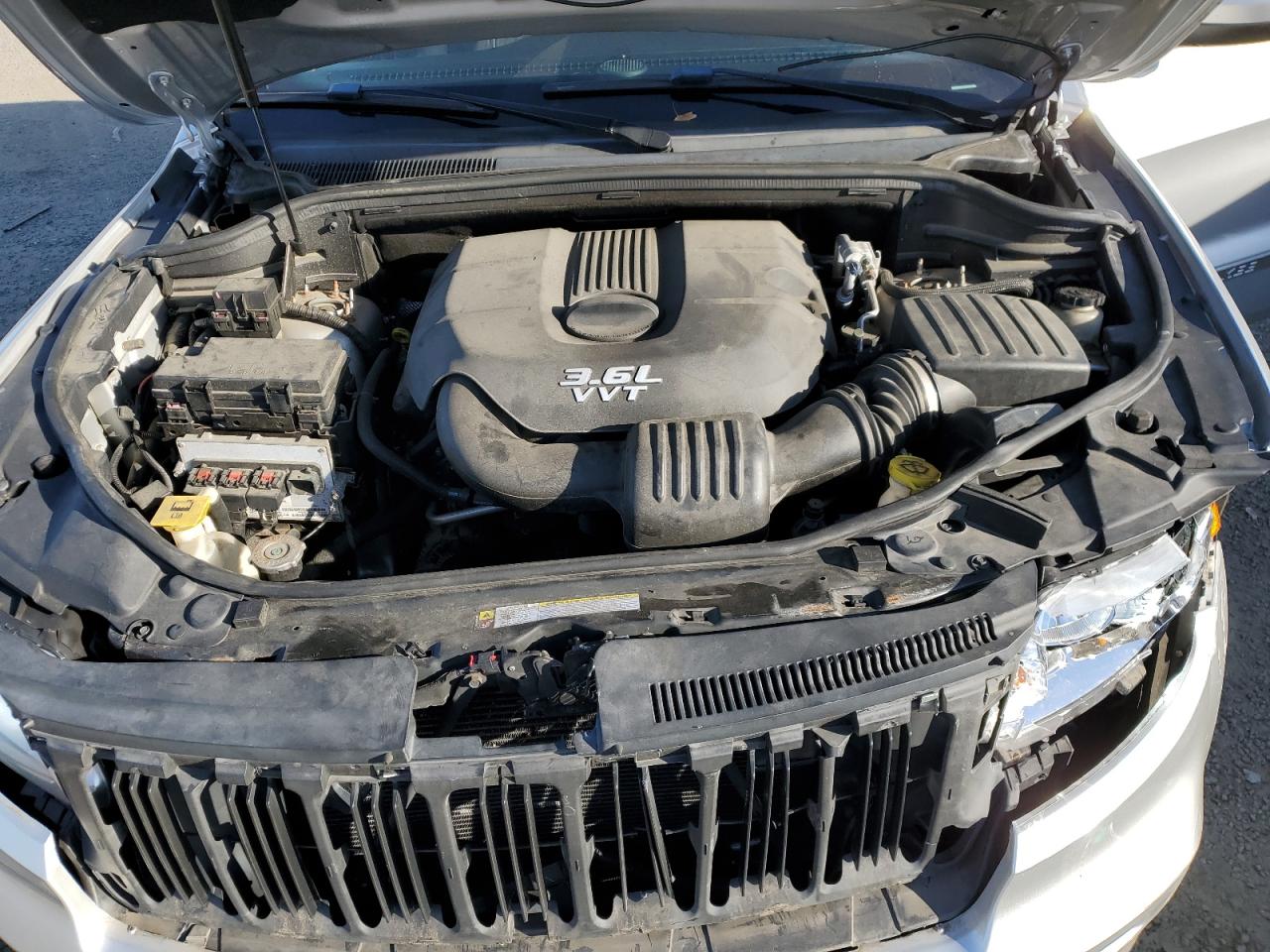 2012 Jeep Grand Cherokee - Image 12
