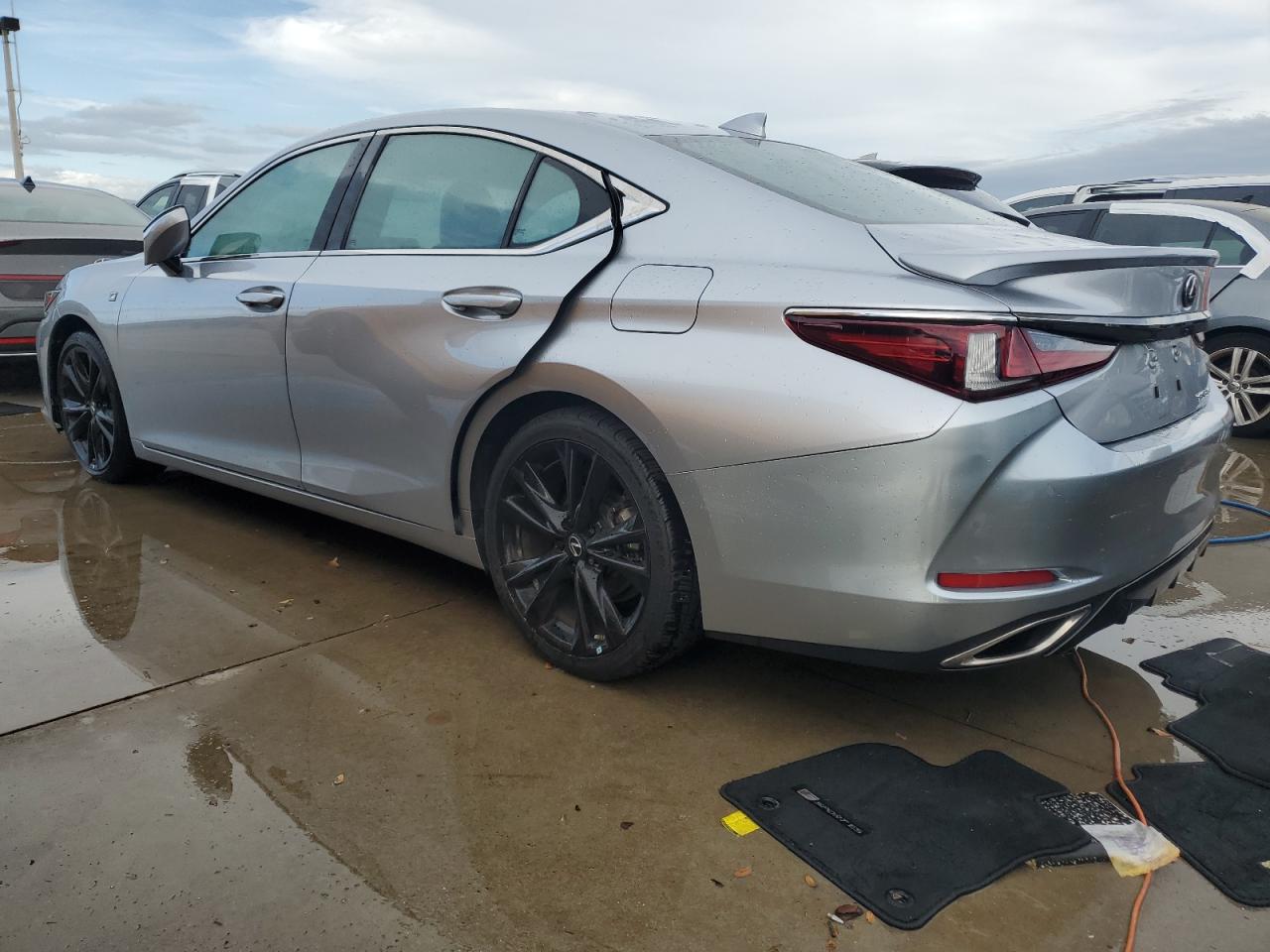 2022 Lexus ES - Image 2