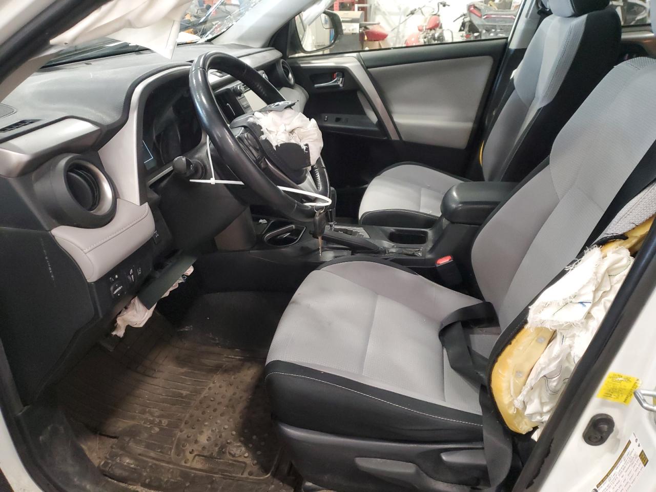 JTMRFREV1HJ142670 2017 Toyota Rav4 Xle