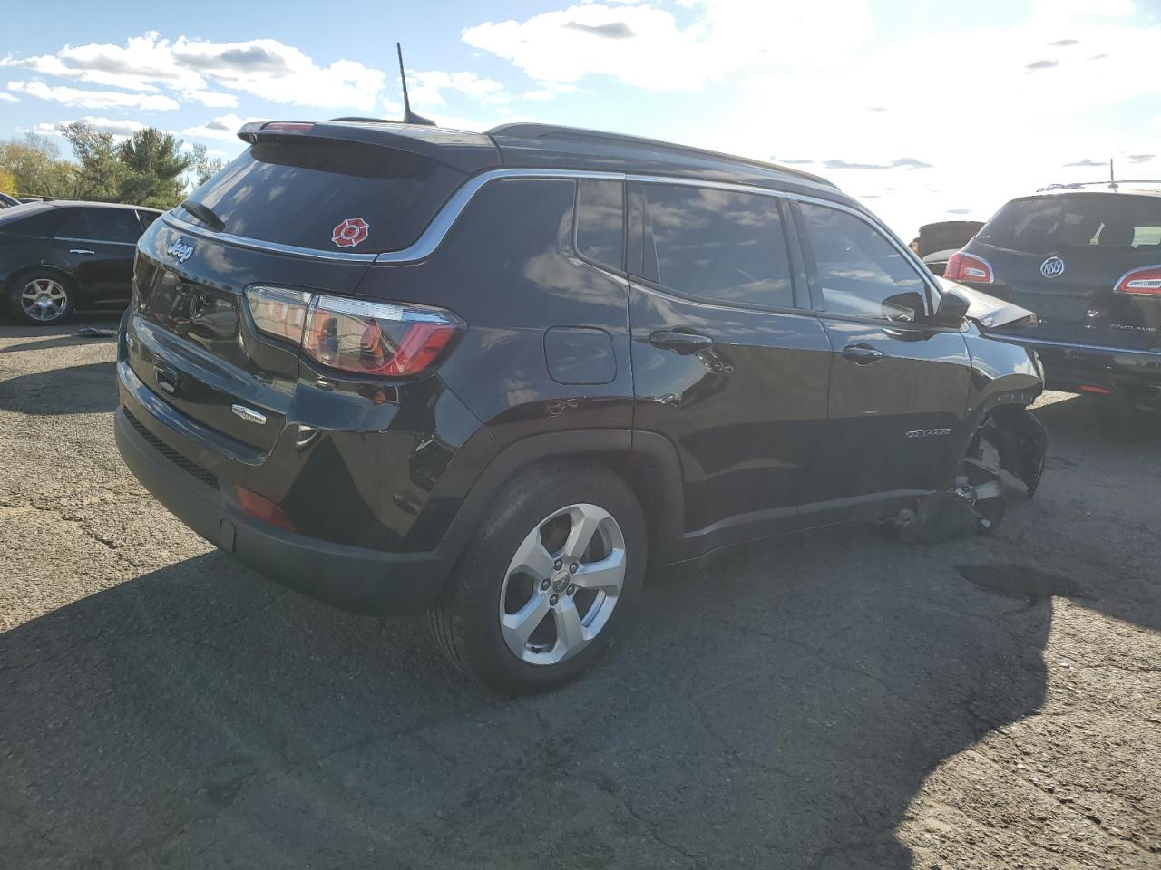 2018 Jeep Compass - Image 3