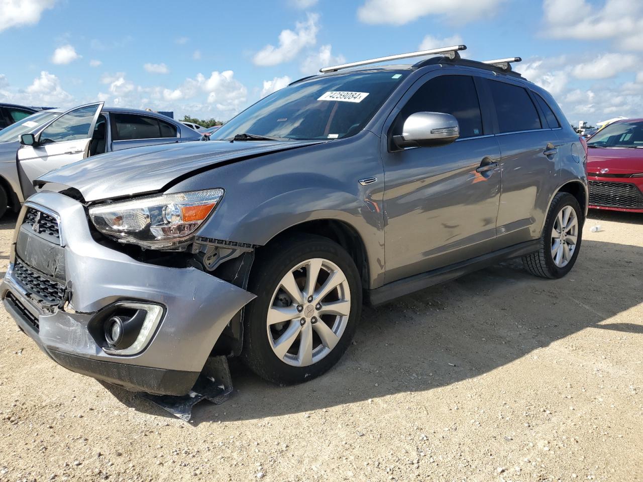 2015 Mitsubishi Outlander - Image 1