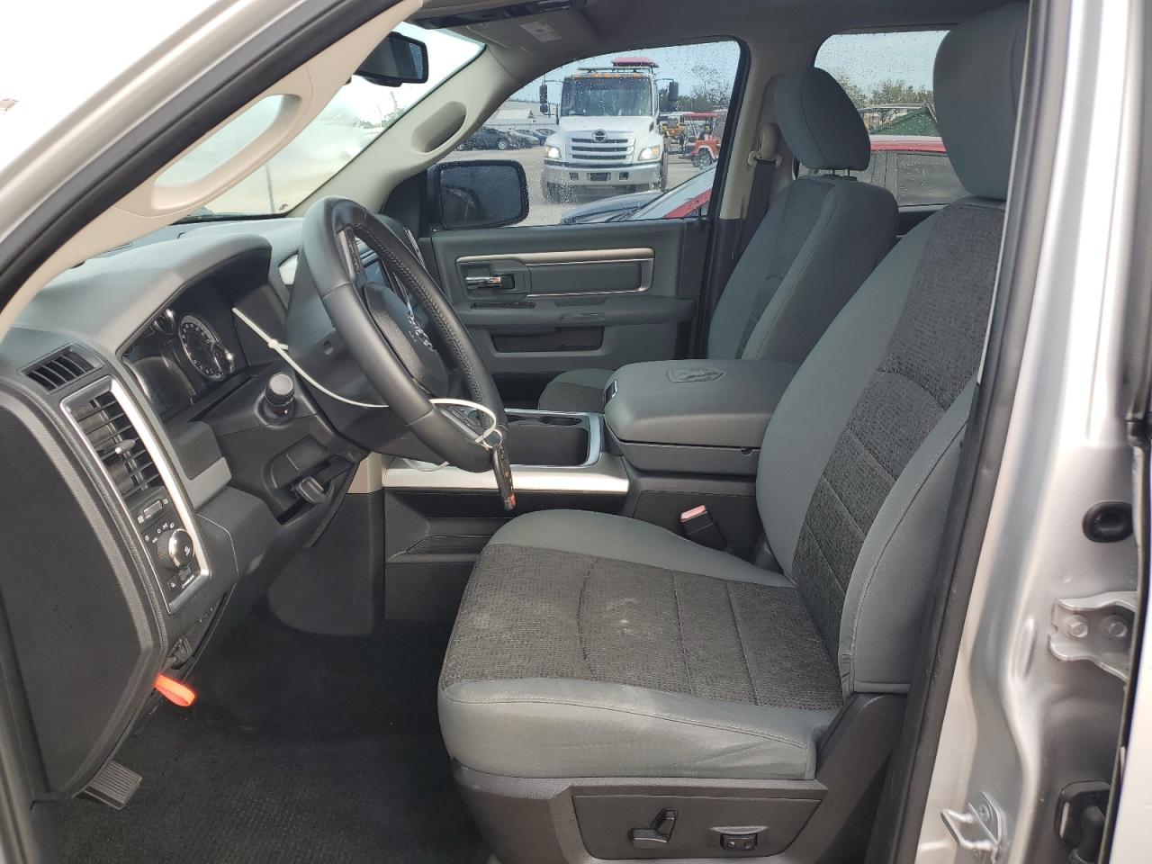 2016 RAM 1500 - Image 7