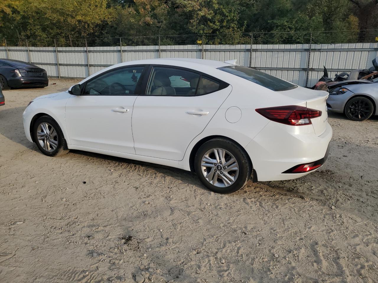 2020 Hyundai Elantra - Image 2