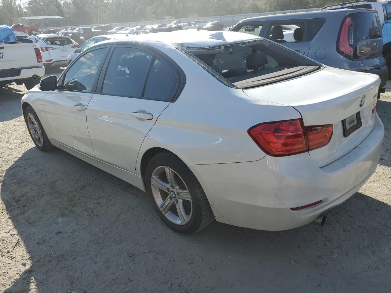 VIN WBA3B1C52FK138475 2015 BMW 3 SERIES no.2